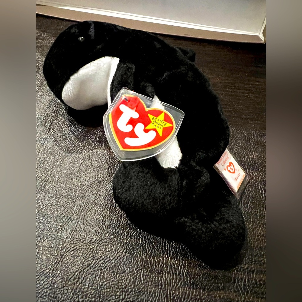 Ty Beanie Baby Waves the Orca Killer Whale NWT